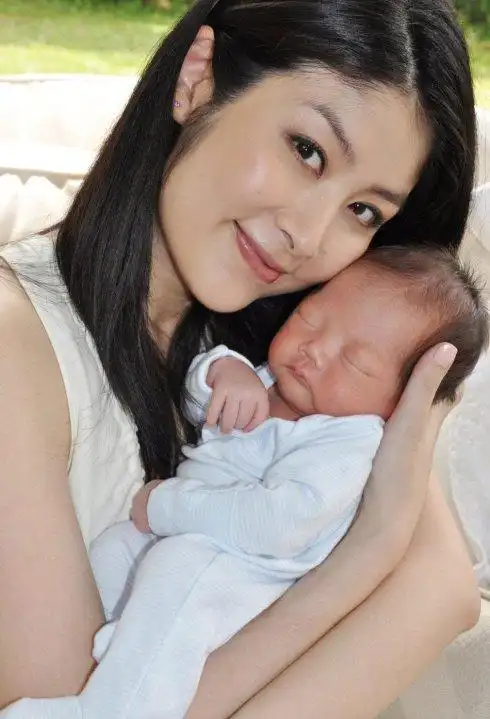 曝光十大明星可爱宝宝满月照(图)