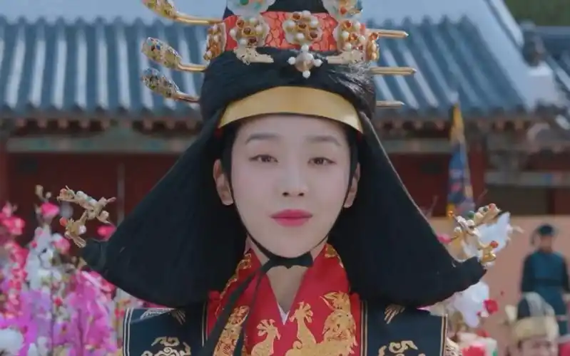 哲仁王后这个娘娘太搞笑申惠善太适合这片子了