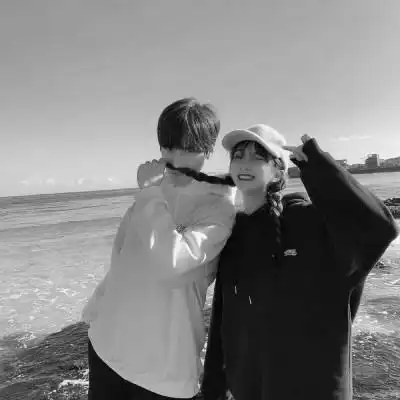 双人情侣头像黑白真人版