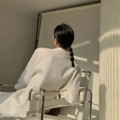 极简干净女生头像总有一天你会成为星星被人们仰望