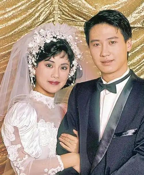 她曾被经纪人骗光财产,后又患上抑郁症,今嫁小8岁丈夫身家上亿_陈松伶