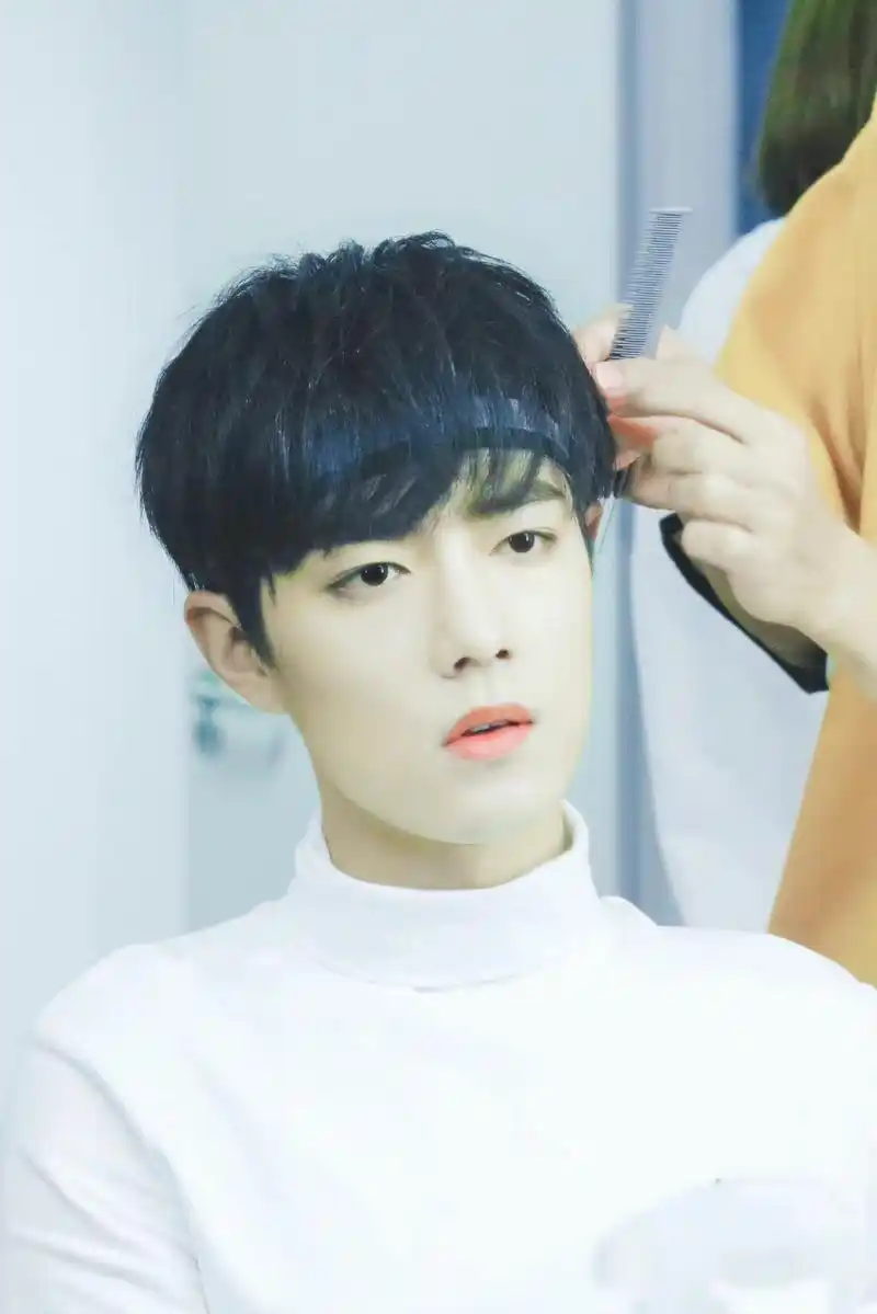 戴发带的战战#肖战