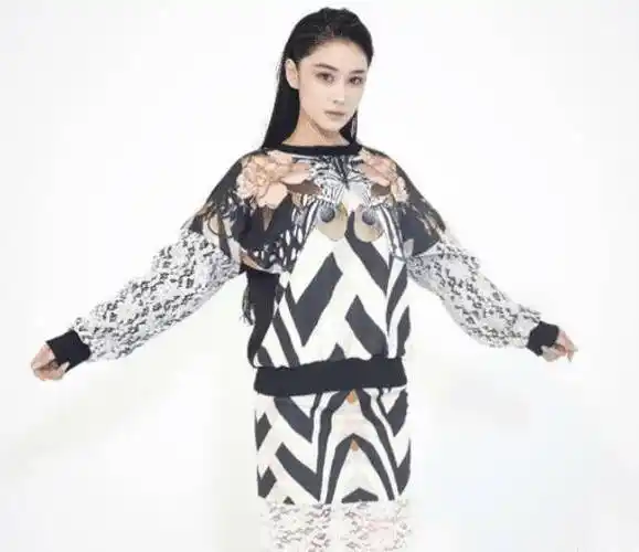 虎豹纹的时尚连衣裙,张馨予再现颜值巅峰,网友:爱了!_女神_气质_衣服