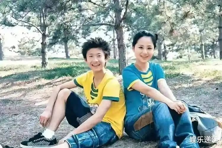 张一山近照曝光,因瘦脱相冲上热搜,粉丝透露他患有严重胃病_杨紫_态度