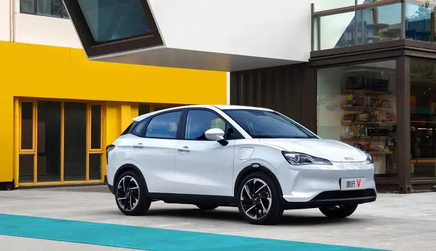 哪吒v 5.99万元起上市 与燃油车血战到底