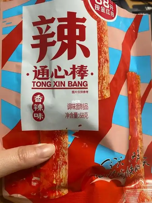 这个辣条真的好辣,南方人表示吃了一根就辣红了脸#辣条  #翻天娃