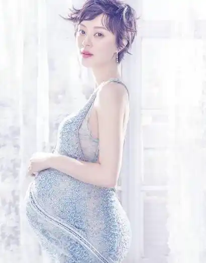 1,杨颖怀孕的时候肚子看着不是很明显,穿着修身的