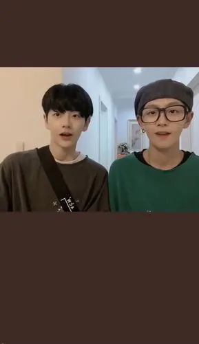 刘梦刘蓓双胞胎《画》 颜值暴击! 刘梦刘蓓双胞胎《画》 颜值暴击!