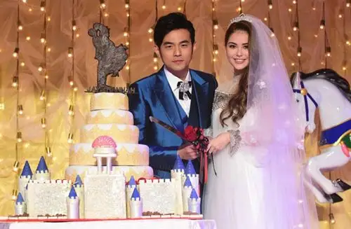周杰伦婚宴内场曝光花费百万 昆凌再披婚纱走红