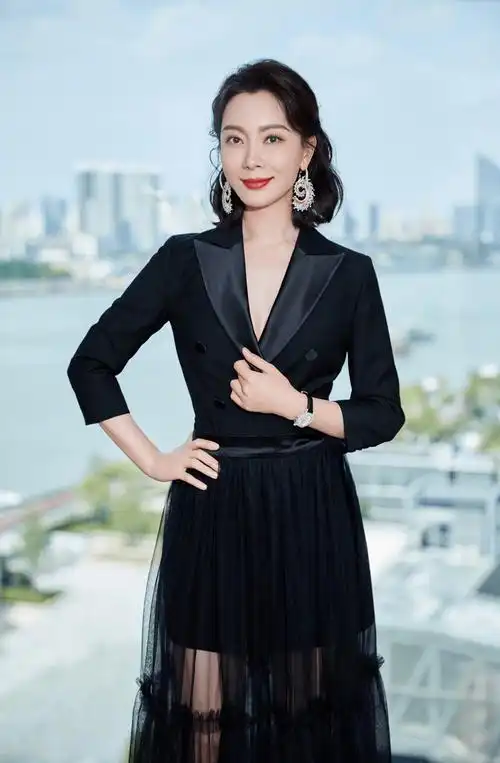 原创陈数穿衣搭配美课堂42岁的她竟然把西装穿出了高级贵妇感