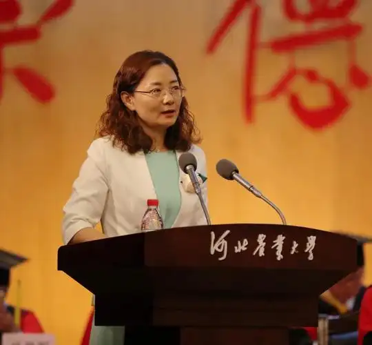 我校隆重举行2021届毕业生毕业典礼