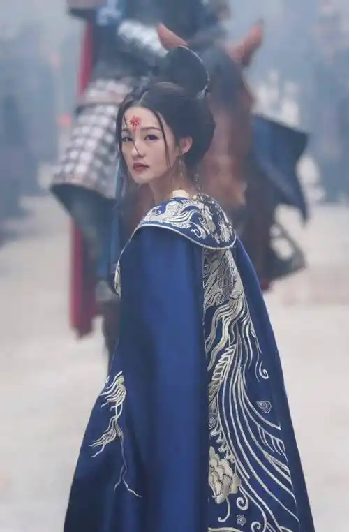 李沁饰演西魏公主元淳,自幼喜欢燕洵.