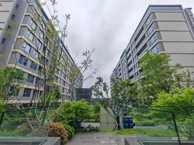 中粮瑞府(一期)4室2厅2卫124㎡西北215万