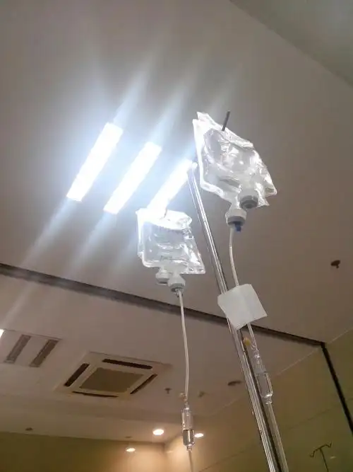 三天假,从吊瓶开始.儿子啊,你可真能赶时间.