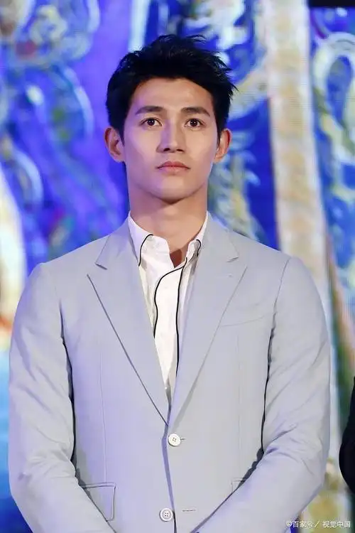 张天爱前男友,《庆余年》男演员李子锋宣布离婚:从前是爱人