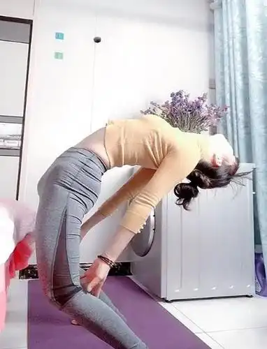 家庭瑜伽,健身美体塑形,营造温馨快乐气氛,构建幸福美满生活