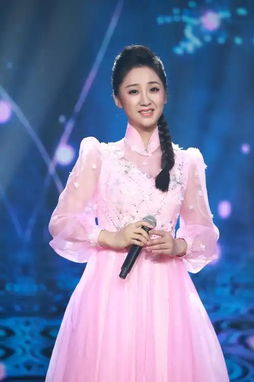 p data-id="go0af92kil">梁家碧,女,青年歌手,本科毕业于 a target="