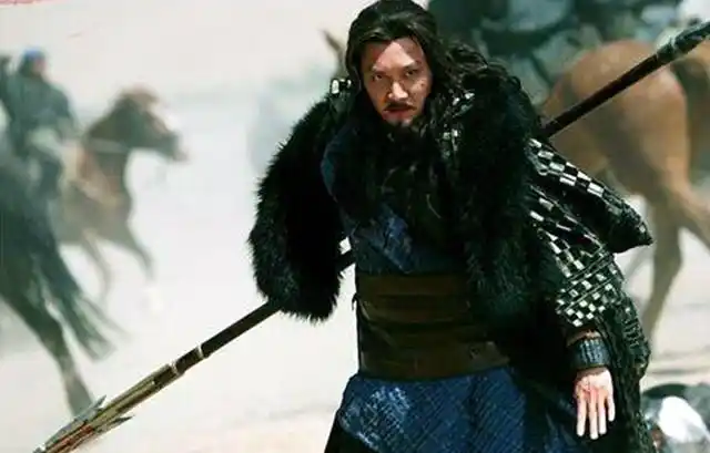 项羽突破十面埋伏,他没练过绝世武功,成为"万人敌"就凭一点