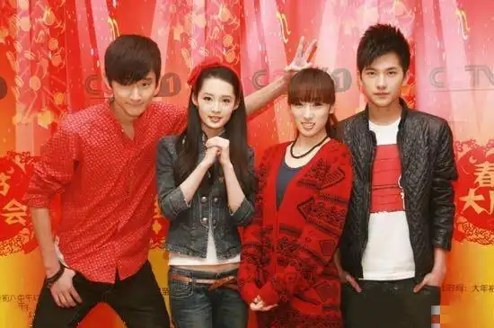 杨洋李沁结缘于新红楼梦,曾被誉是天作之合,网友感叹分手可惜