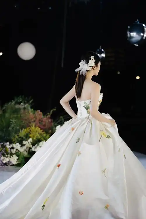 「夏梦湖音」wedding salo#每个女孩的婚纱梦 #婚 - 抖音