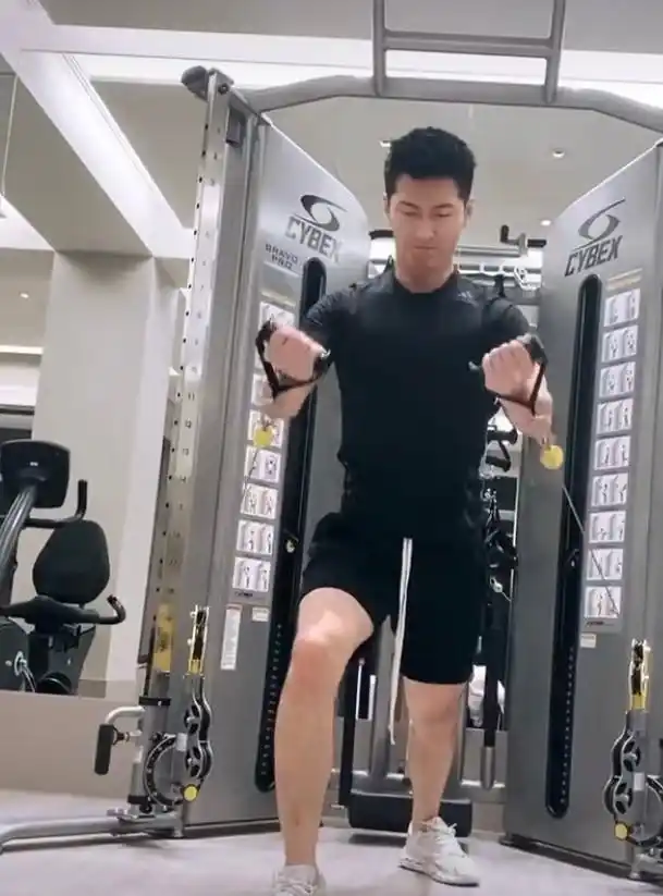 何超莲晒窦骁健身照,当初不看好他们的人都闭嘴了