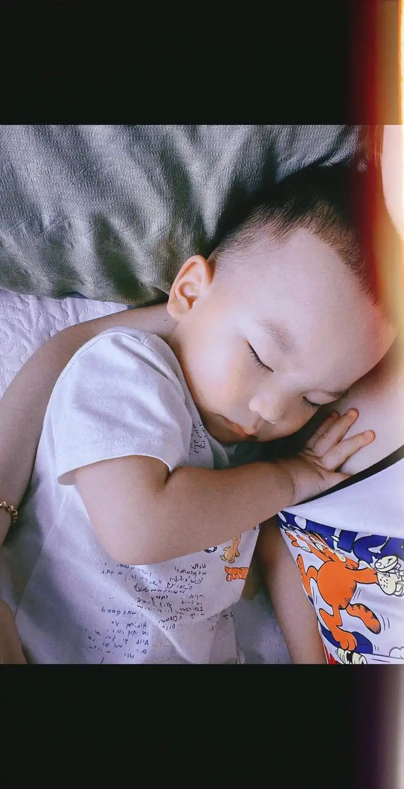 我一胎生了个男孩 出去听到最多的就是快点生二胎