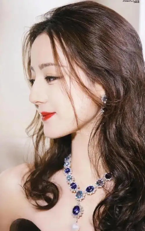 迪丽热巴锁屏壁纸大全迪丽热巴锁屏壁纸大全高清