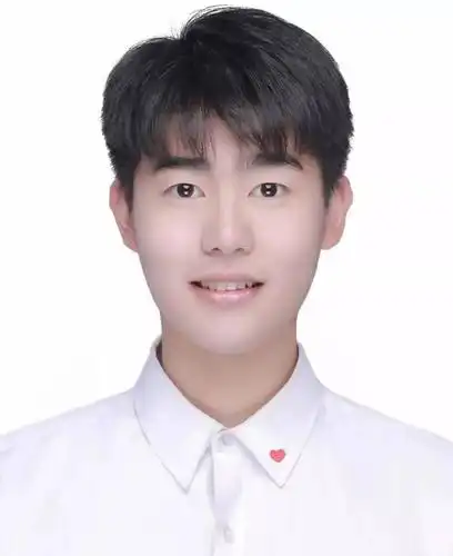 素颜(如图所示)妆容要求:所在学校夏季校服着装要求:黑色签字笔一寸