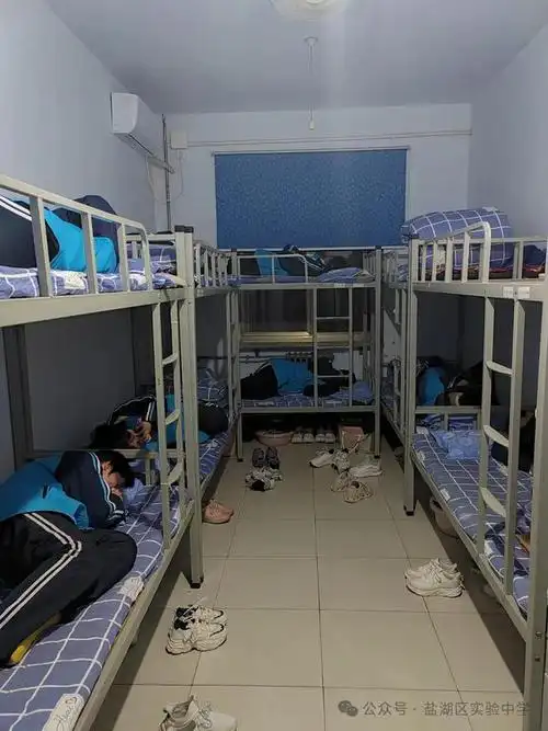 盐湖区实验初级中学开展夜间防震疏散演练活动