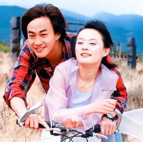 何润东:三次表白孙俪被拒,41岁娶柜姐为妻,恩爱多年无子也幸福