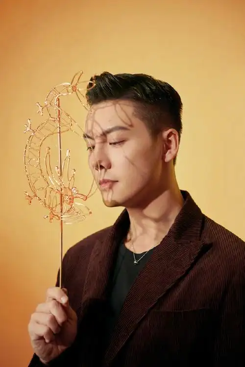 陈伟霆的糖画是从王府井买的##明星春晚造型