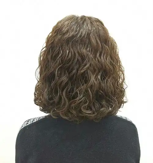 今冬流行烫满头发型20多款时尚还保暖烫完真洋气