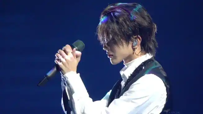 我宝这个很努力在忍的嘴角(srds好漂亮的侧脸)#蔡徐坤#蔡徐坤