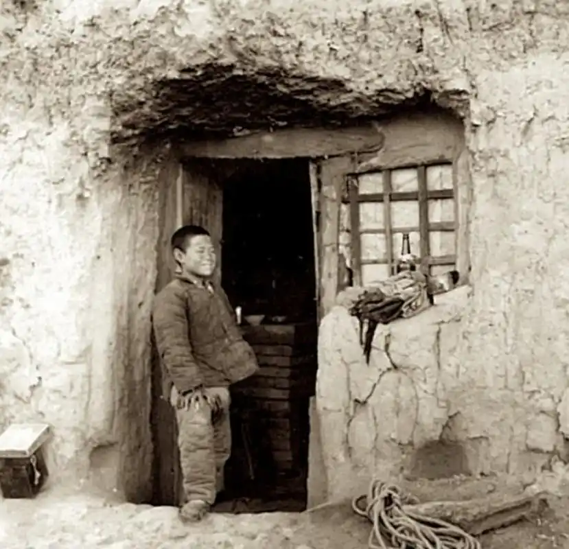 这是一组拍摄于三四十年代北方农村老照片与今日农村的对比.