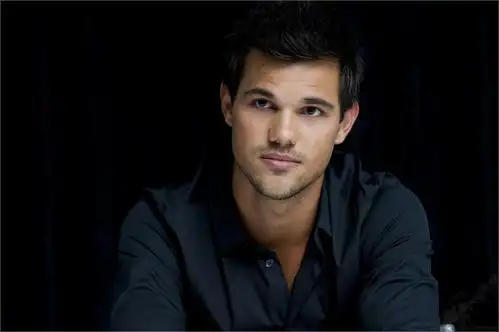 泰勒·洛特纳 taylor lautner的图片