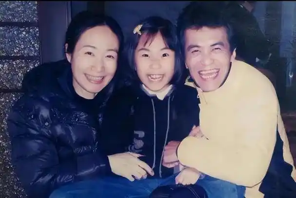 因为两人都是演员的缘故,郭昶和妻子陪女儿的时间也不多,但每次他都会