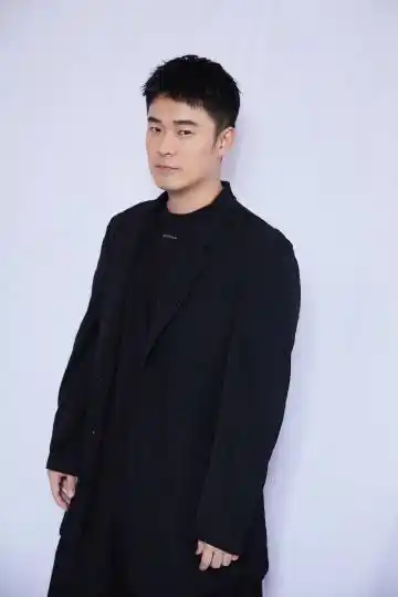 戴眼镜好斯文[酷]转发@陈赫工作室:&#x. 来自爱赤赤的小一 - 微博