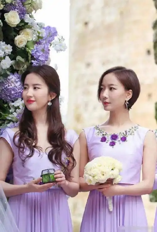 当伴娘的刘亦菲