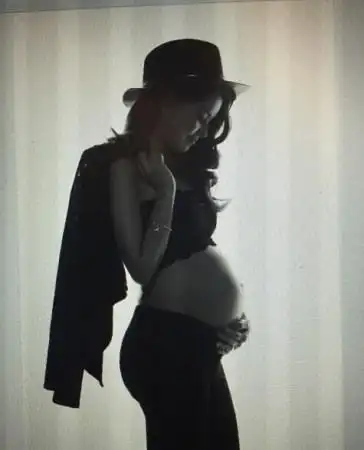 昆凌产后晒孕期大肚照 赞周杰伦全勤100分