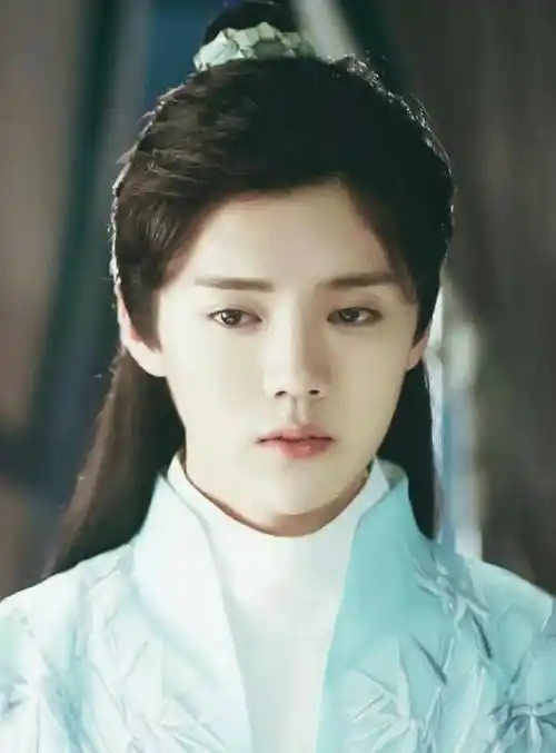 鹿晗表态不演谢怜,一句"不想毁了别人的白月光",瞬间路转粉_因为_观众