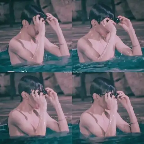 【号外】王源游泳池赤膊照流出;身材超级棒