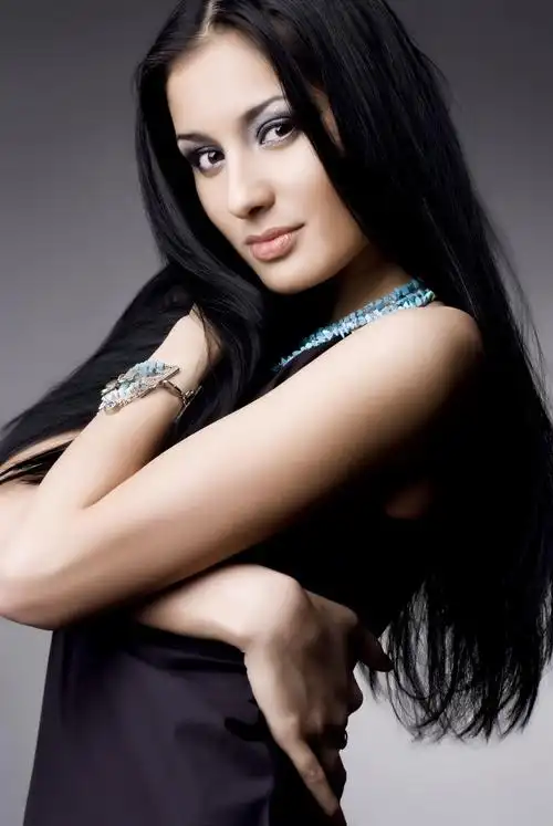 黑发美女素材图片