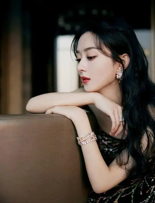 太叔政从向晚‥转采于2021-01-06 16:57:11赵丽颖2太叔政该采集也在