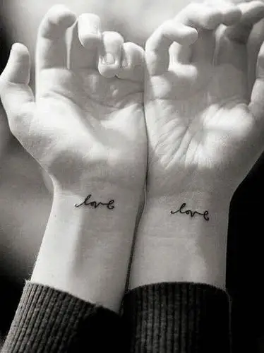 适合情侣的低调文艺清新小纹身快和心爱的ta纹起来吧