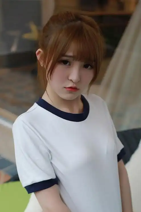 美女前凸后翘迷人诱惑写真图片