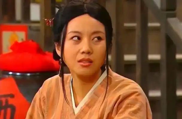 2005年闫妮凭借《武林外传》的"佟掌柜"一炮而红,此时她和丈夫邹伟的