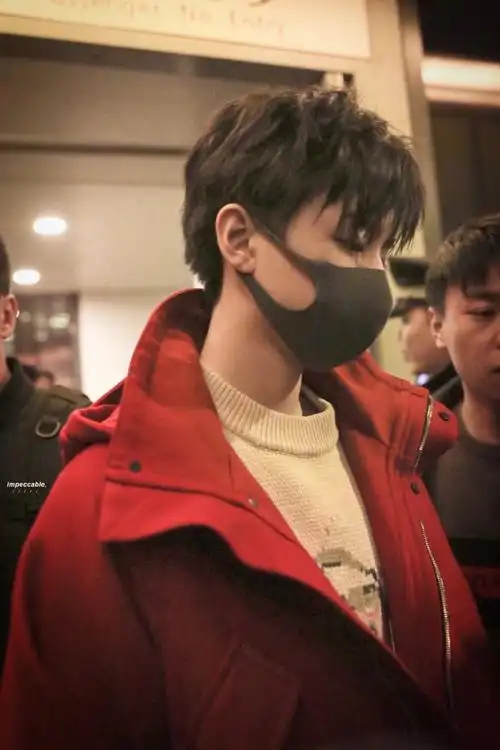 [挂灯笼]#发动结界让王俊凯好好睡觉#烟花向星辰,所愿皆成真,年年岁岁