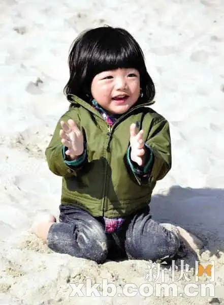 陈慧琳上传与爱子嬉戏照抚慰伤痛 将正式复工