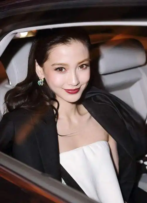 杨颖个人资料简介及家世(angelababy背后的大佬不简单) - 龙腾网