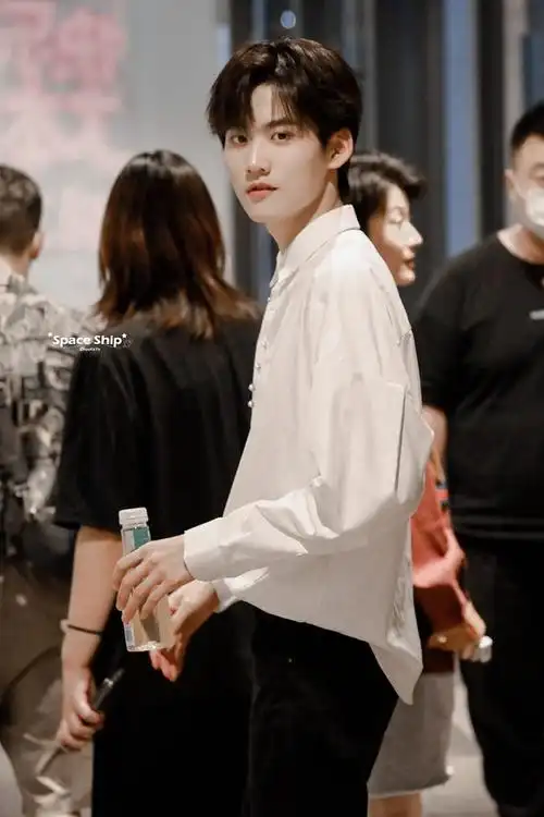 想要周柯宇怼脸图